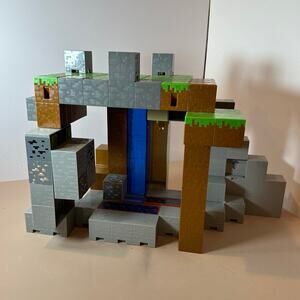 Mattel Minecraft Survival Mode Playset 2015 Elevator Main Base Incomplete